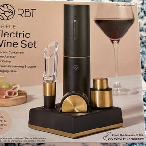 RBT Electric Wine Set with Gold Accents